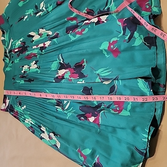 Merona Size M Green with Purple Floral Pattern Accordian Pleated Midi Skirt - Picture 5 of 8